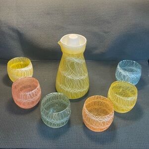 Mid century modern spaghetti drizzle decanter and six multicolour glasses